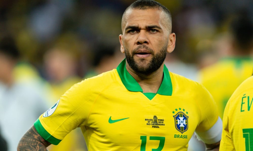 Daniel Alves Surpreende Ao Voltar Ao Futebol Em Jogos Amadores Em Barcelona