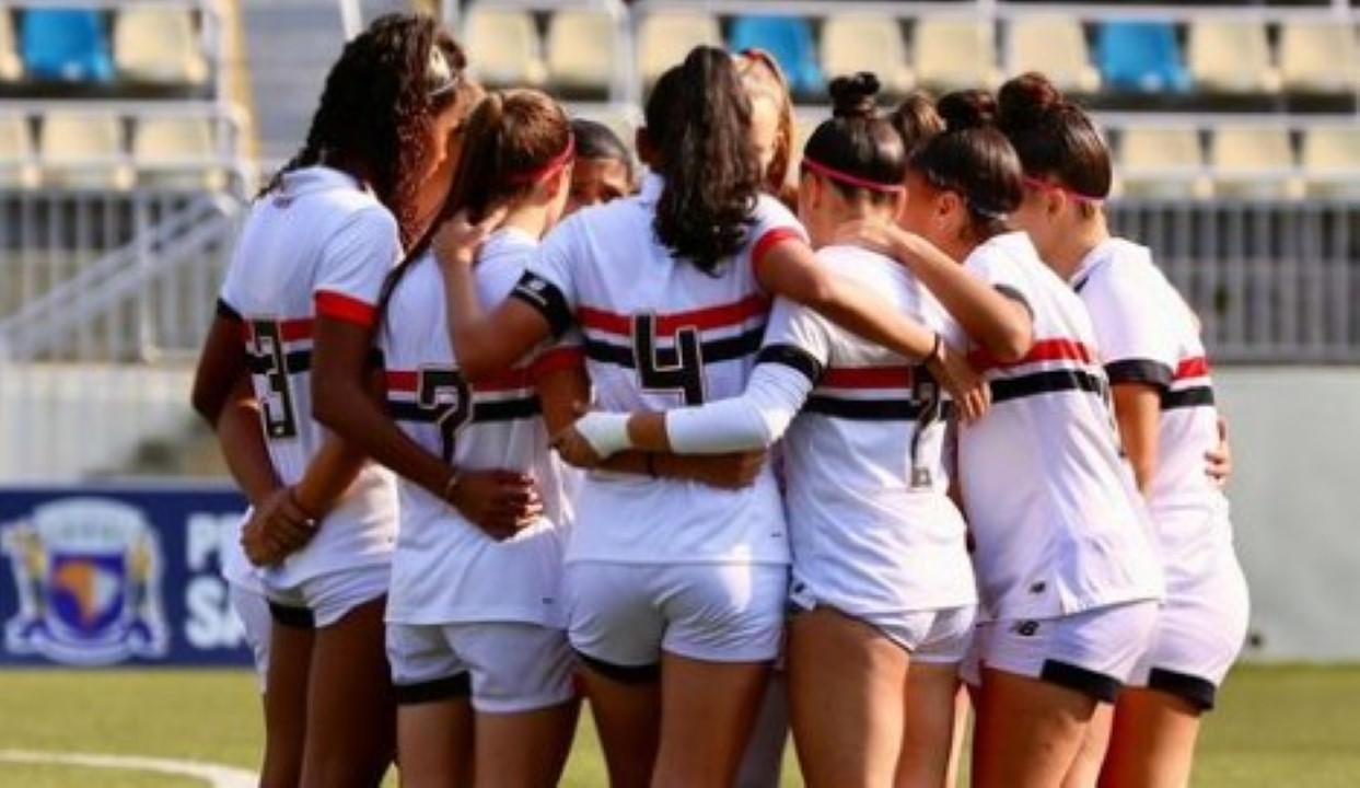 S O Paulo X Corinthians Duelam Pela Ta A Do Brasileir O Feminino