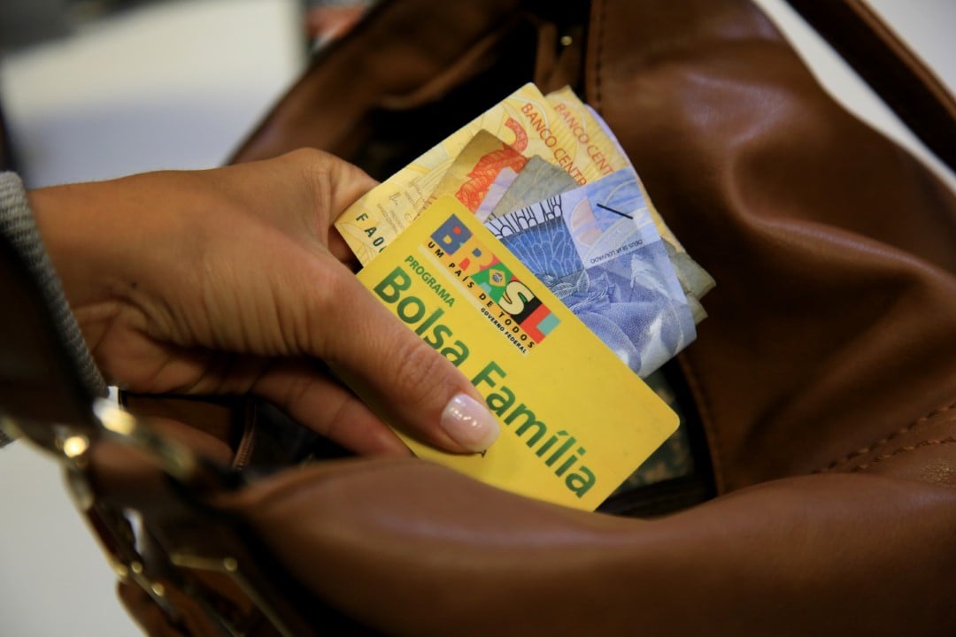 Bolsa Família antecipa pagamentos de dezembro e inclui bônus adicional